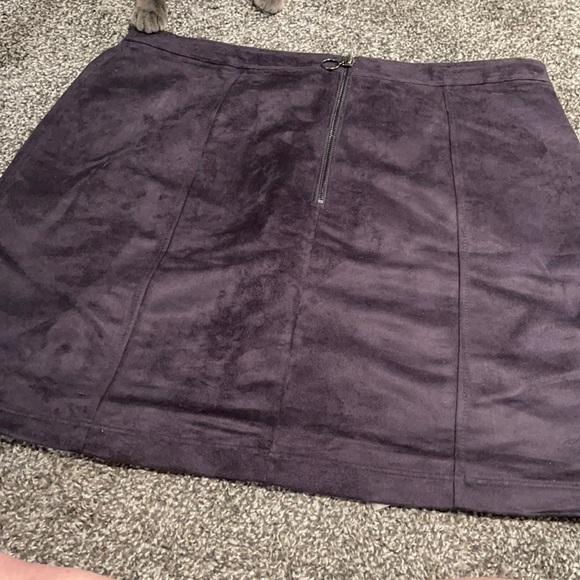 Old Navy Dresses & Skirts - Charcoal grey suede skirt old navy 14 NWOT